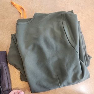 FIGS jogger scrub set; size XL top and petite XL bottoms.